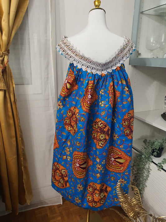Robe africaine mini kaba modèle bleu fleuri à col en dentelle