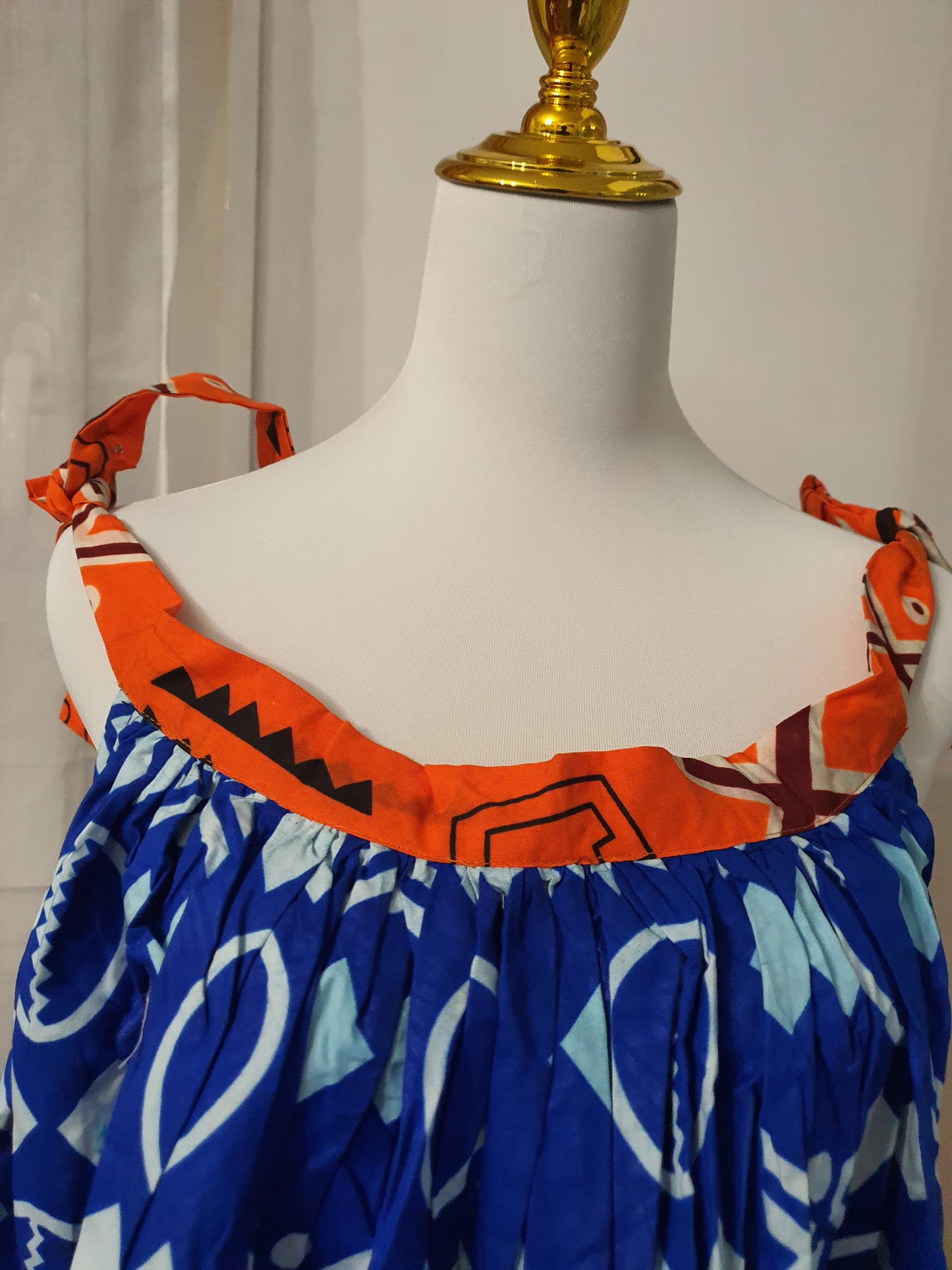 Robe africaine mini coloré bleu/orange à bretelles nœuds