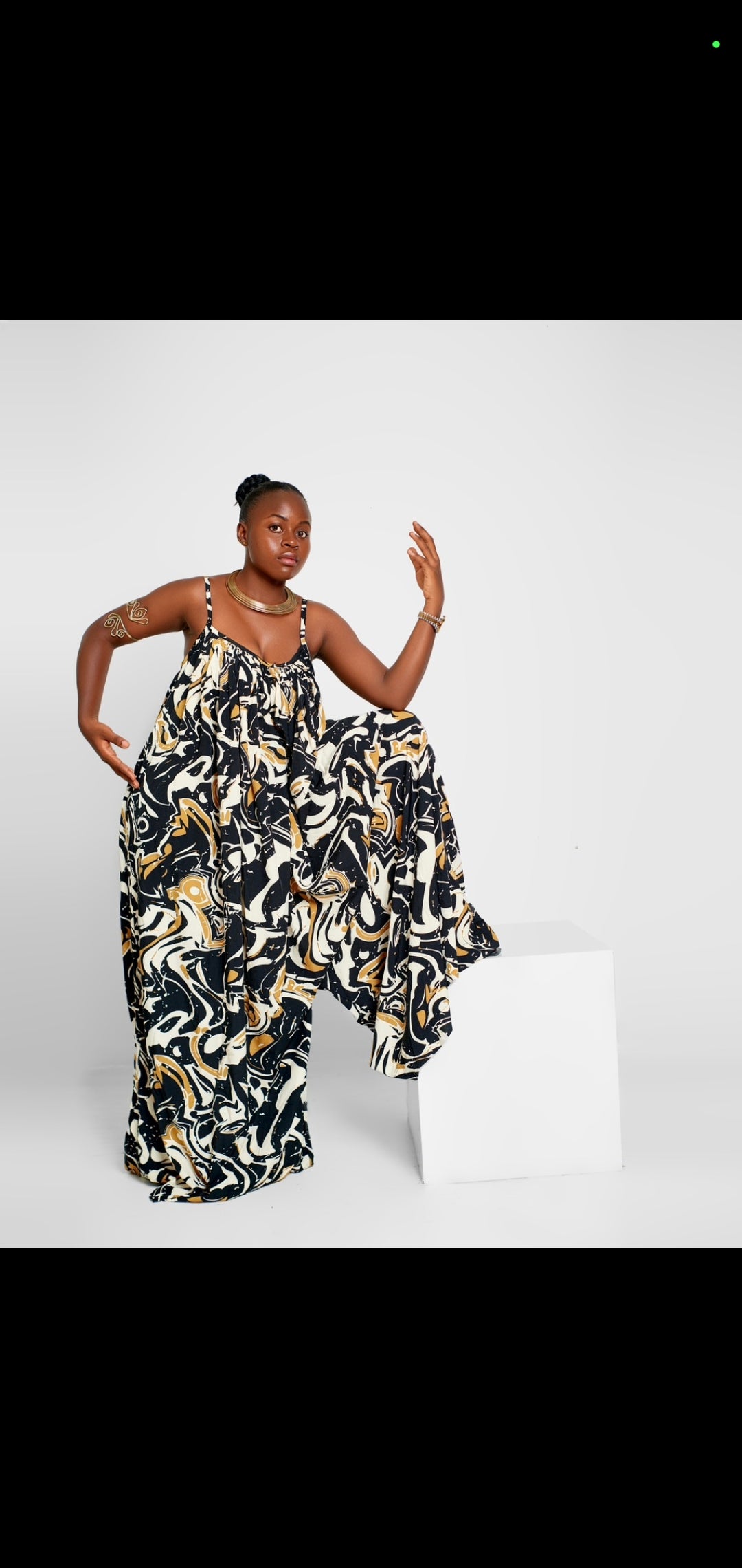 Combinaison ample femme noire imprimée look chic & fluide