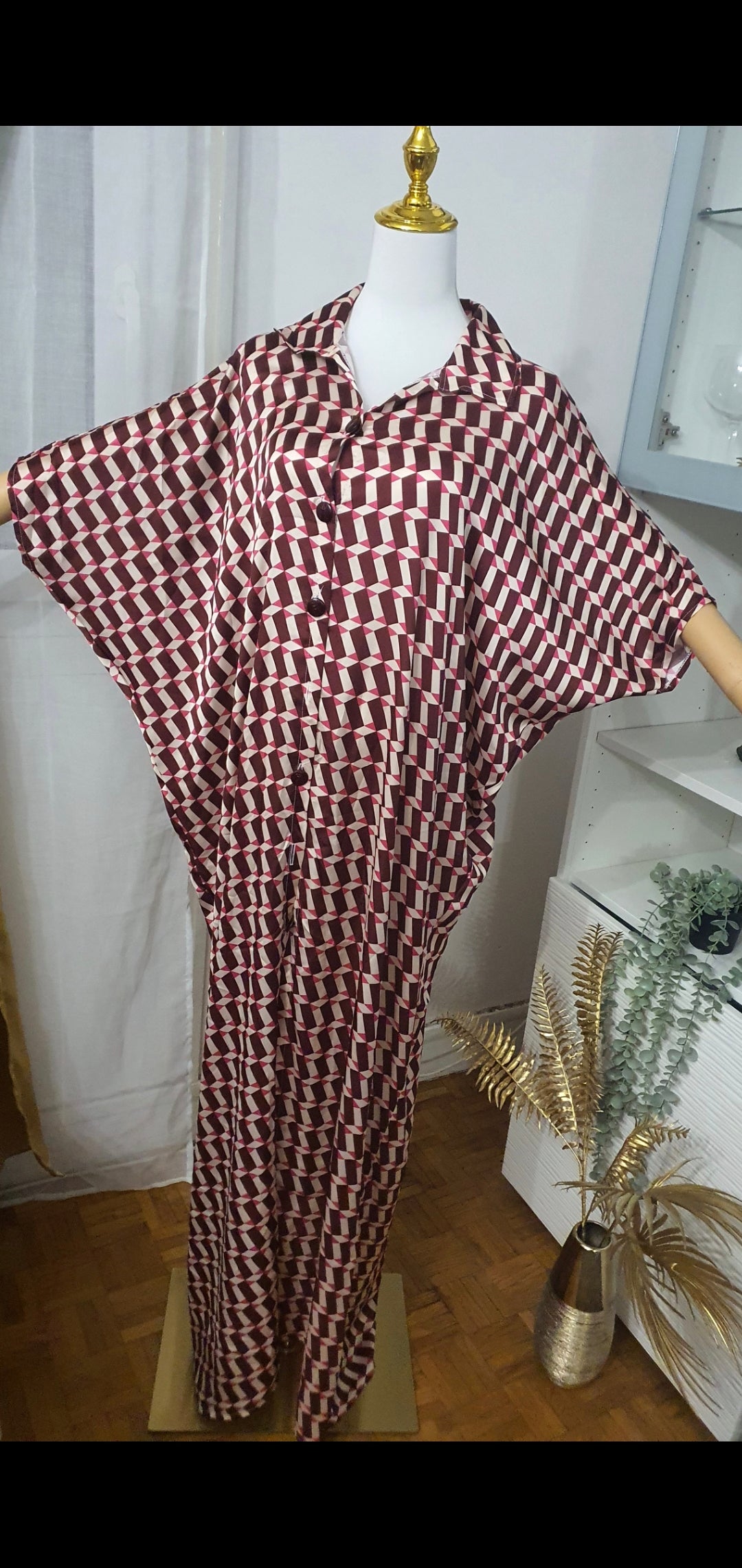 Robe longue fluide imprimé bordeaux chic